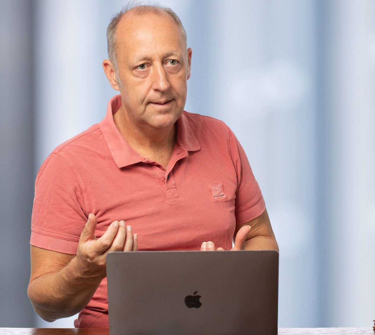 Nico Siegel bei einer Präsentation